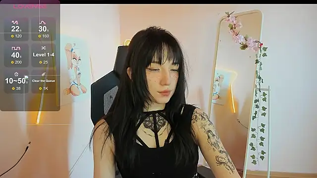 AliceeinWonderlanddd online show from May 9, 2:04 am