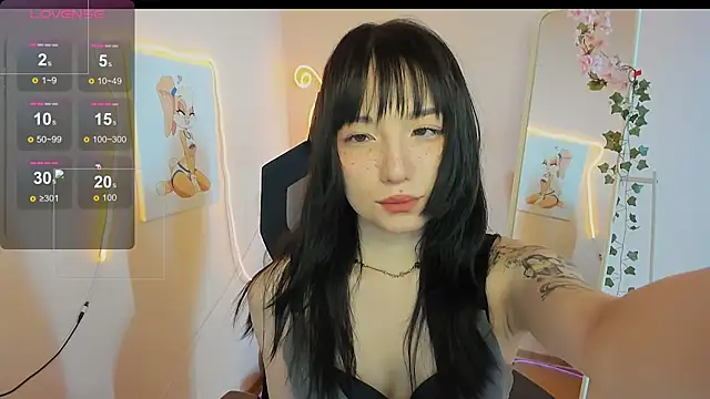 AliceeinWonderlanddd online show from May 2, 2:17 am