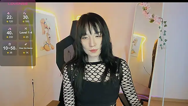 AliceeinWonderlanddd online show from May 13, 2:07 am