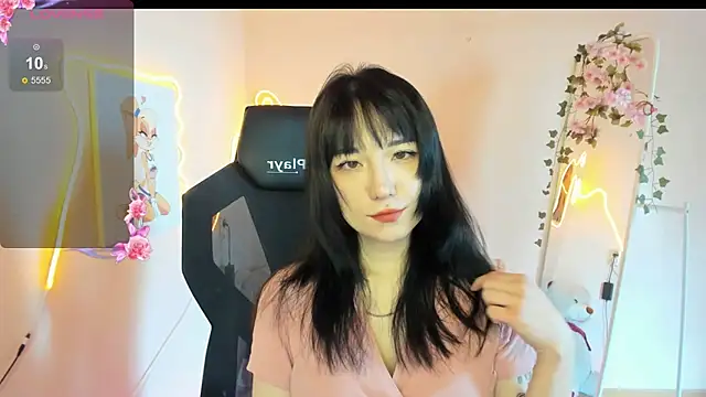 AliceeinWonderlanddd online show from April 11, 3:36 am