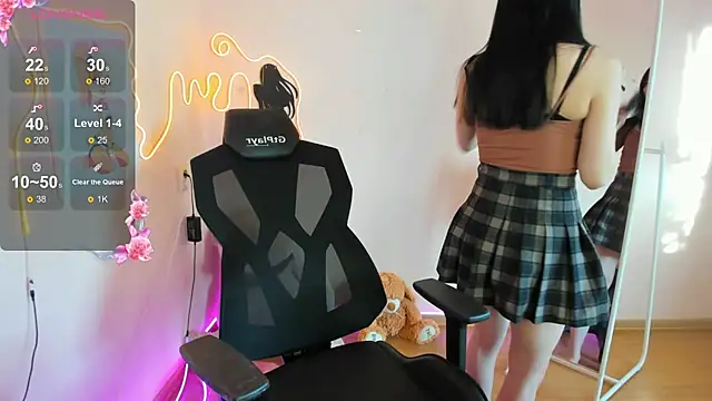 AliceeinWonderlanddd online show from March 4, 2:41 am