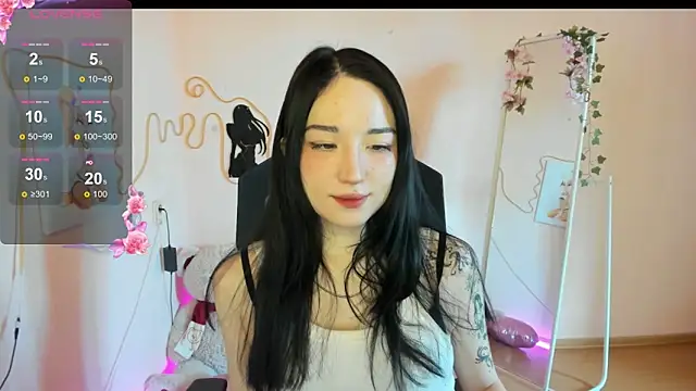 AliceeinWonderlanddd online show from April 2, 2:30 am