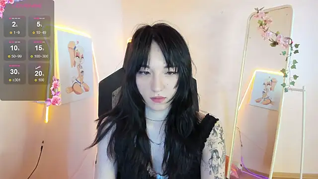 AliceeinWonderlanddd online show from May 16, 2:10 am