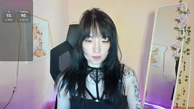 AliceeinWonderlanddd online show from May 21, 2:09 am
