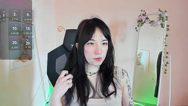 AliceeinWonderlanddd online show from May 26, 2:20 am