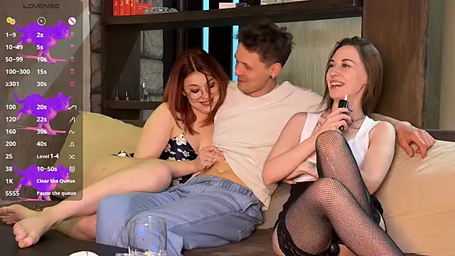 Snapshot of Three_Some_Dream chatting on April 21, 5:08 pm Three Some Dream online show from April 21, 5:08 pm