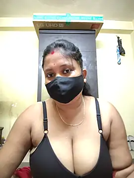 Snapshot of Curvy_Trisha chatting on May 23, 3:11 pm Curvy Trisha online show from May 23, 3:11 pm
