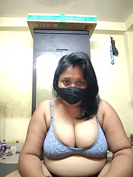 Snapshot of Curvy_Trisha chatting on May 26, 12:36 pm Curvy Trisha online show from May 26, 12:36 pm