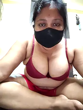 Curvy Trisha online show from April 13, 8:02 pm