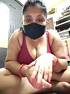 Snapshot of Curvy_Trisha chatting on May 5, 8:01 pm Curvy Trisha online show from May 5, 8:01 pm