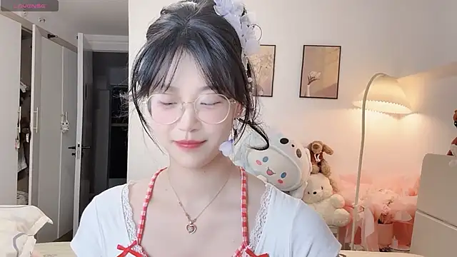 Snapshot of Luminous4173 chatting on June 21, 1:06 pm Luminous4173 online show from June 21, 1:06 pm