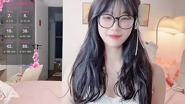 Snapshot of Luminous4173 chatting on May 18, 2:33 pm Luminous4173 online show from May 18, 2:33 pm