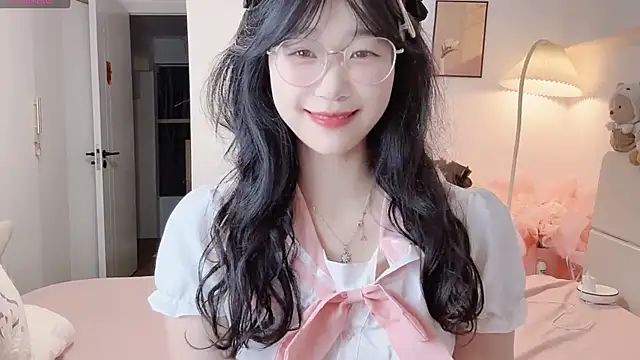 Snapshot of Luminous4173 chatting on May 30, 12:55 pm Luminous4173 online show from May 30, 12:55 pm
