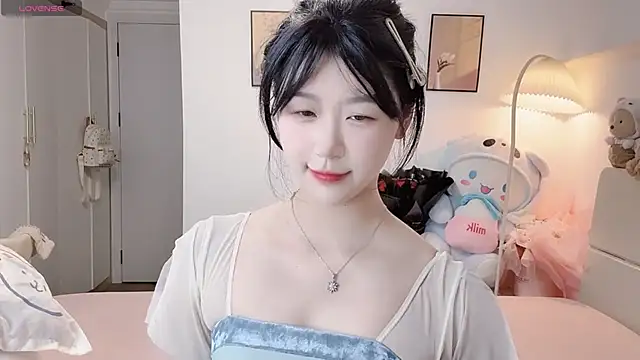 Snapshot of Luminous4173 chatting on May 23, 12:48 pm Luminous4173 online show from May 23, 12:48 pm