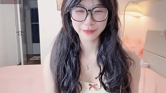 Snapshot of Luminous4173 chatting on May 12, 12:55 pm Luminous4173 online show from May 12, 12:55 pm