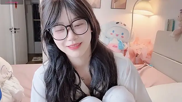 Snapshot of Luminous4173 chatting on May 7, 11:24 am Luminous4173 online show from May 7, 11:24 am