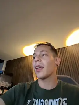 Snapshot of AxelMuller chatting on February 10, 8:46 am AxelMuller online show from February 10, 8:46 am