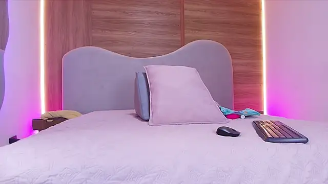 shaina adams online show from February 21, 11:56 am