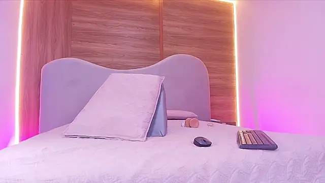 shaina adams online show from March 4, 12:02 pm