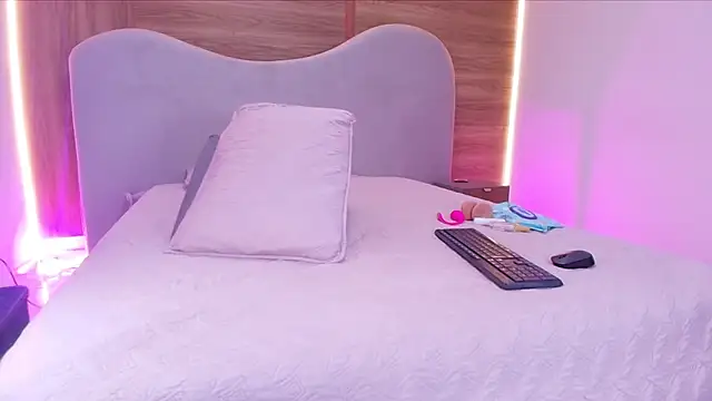 shaina adams online show from February 28, 12:05 pm