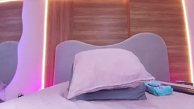 shaina adams online show from February 24, 12:06 pm