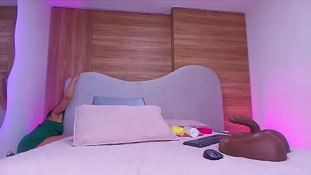 shaina adams online show from March 17, 11:57 am