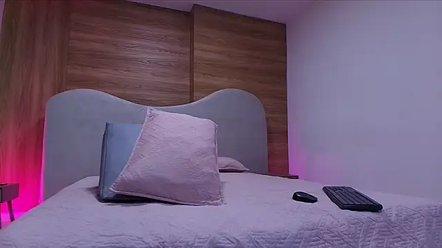 shaina adams online show from February 15, 11:53 am