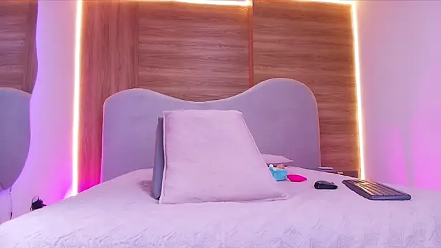 shaina adams online show from March 3, 12:01 pm