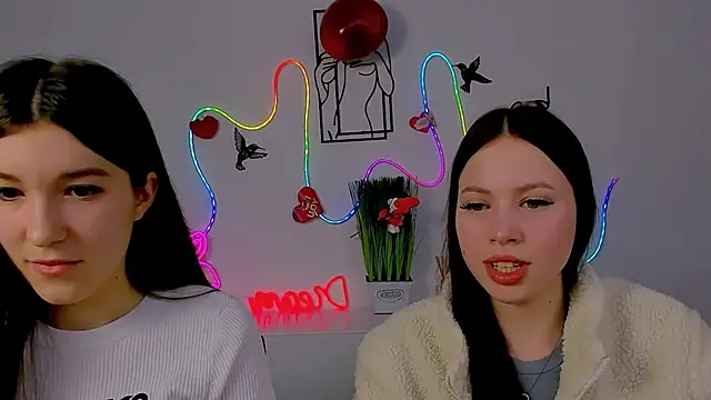 Snapshot of elis_sunny chatting on February 13, 6:24 am elis sunny online show from February 13, 6:24 am