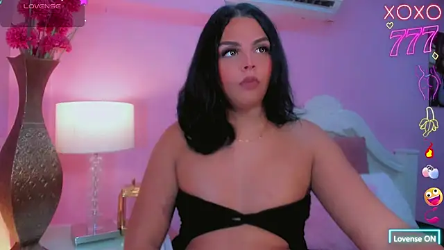 Maia Hotts online show from April 5, 8:26 pm