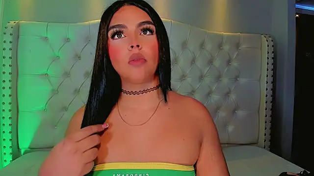 Maia Hotts online show from May 22, 8:18 pm
