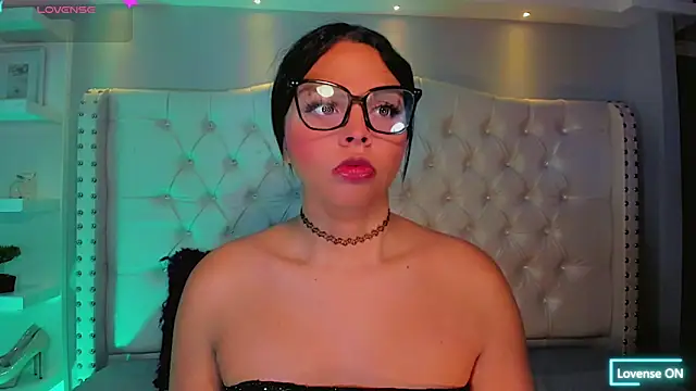 Maia Hotts online show from June 1, 7:57 pm