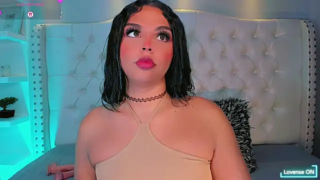 Snapshot of Maia_Hotts chatting on June 27, 8:04 pm Maia Hotts online show from June 27, 8:04 pm