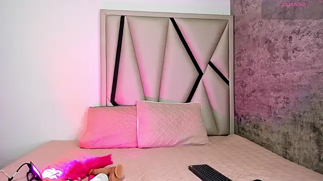 Snapshot of AyshelDoll1 chatting on February 28, 11:43 am AyshelDoll1 online show from February 28, 11:43 am