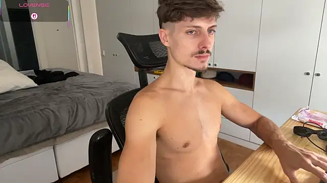 vitoraugustoxxx online show from February 2, 6:40 pm