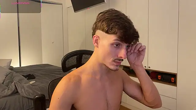 vitoraugustoxxx online show from March 3, 8:27 pm