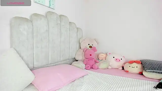 paula cosioo online show from April 17, 3:04 pm