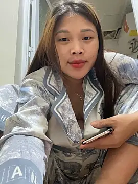 Emxinhka1 online show from April 2, 5:30 pm