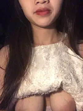 Snapshot of uyensexy chatting on February 10, 3:05 am uyensexy online show from February 10, 3:05 am