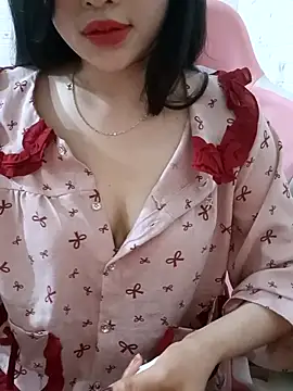 Snapshot of Moe-moex chatting on March 8, 10:29 am Moe-moex online show from March 8, 10:29 am