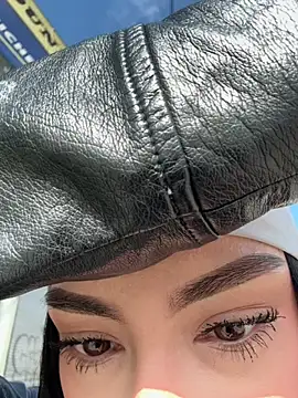 Bonny Eva online show from February 14, 1:44 pm