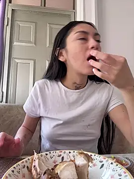 Bonny Eva online show from April 12, 7:50 pm