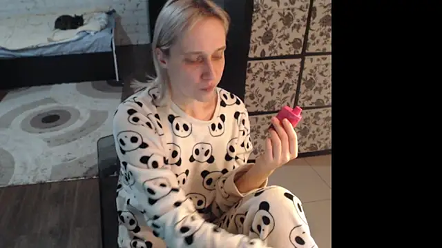 Snapshot of Your_guilty_pleasure1 chatting on March 1, 6:41 pm Your guilty pleasure1 online show from March 1, 6:41 pm