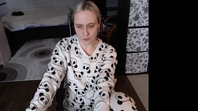 Snapshot of Your_guilty_pleasure1 chatting on February 26, 12:27 pm Your guilty pleasure1 online show from February 26, 12:27 pm