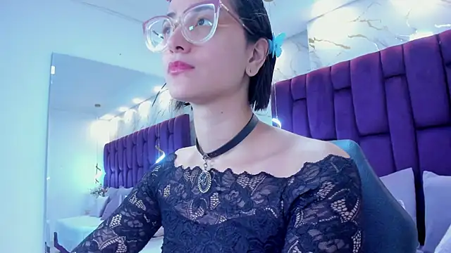 crystalstonee online show from February 16, 9:45 pm