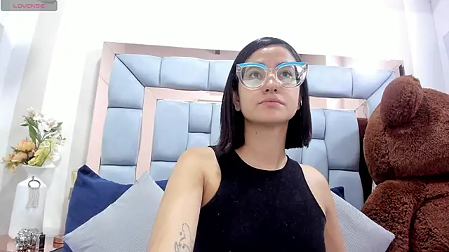 crystalstonee online show from June 30, 5:35 pm