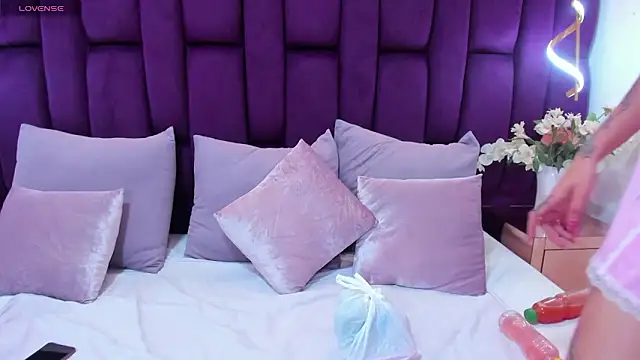 crystalstonee online show from February 25, 10:09 pm