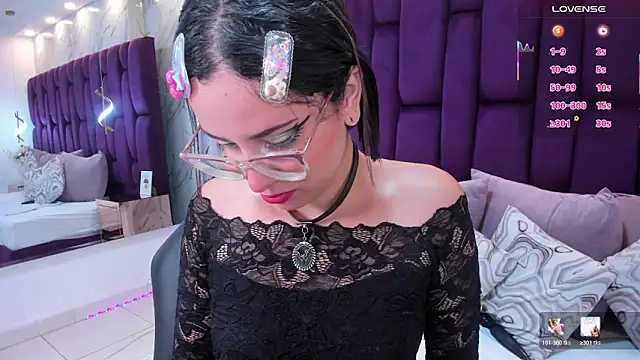 crystalstonee online show from February 11, 10:53 pm