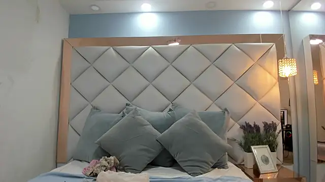 crystalstonee online show from June 28, 7:31 pm