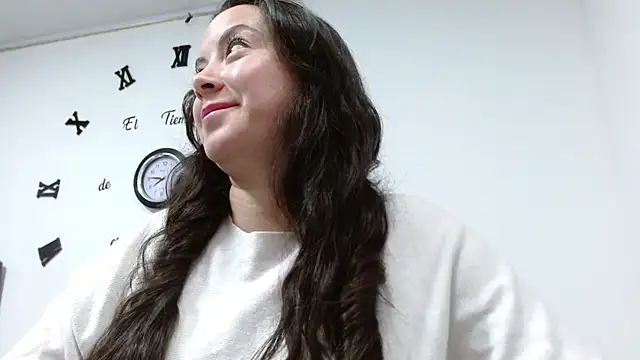 Snapshot of ElaMurray02 chatting on February 3, 1:27 pm ElaMurray02 online show from February 3, 1:27 pm